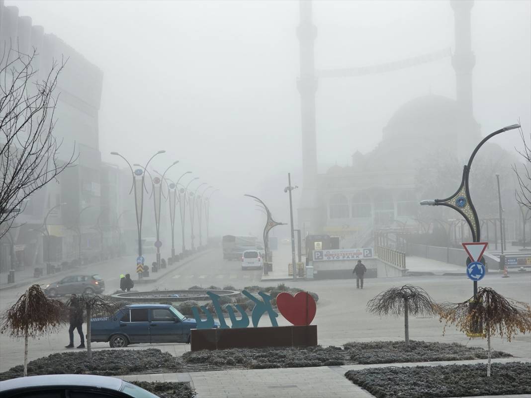 Konya’da yoğun sis! Görüş mesafesi 20 metreye düştü 2